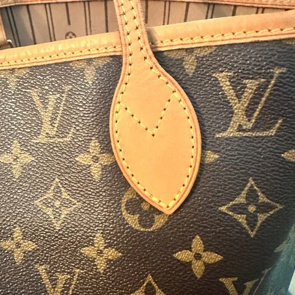 ❌SOLD❌AUTHENTIC Louis Vuitton Monogram Canvas with Gold Hardware - Picture 8 of 16